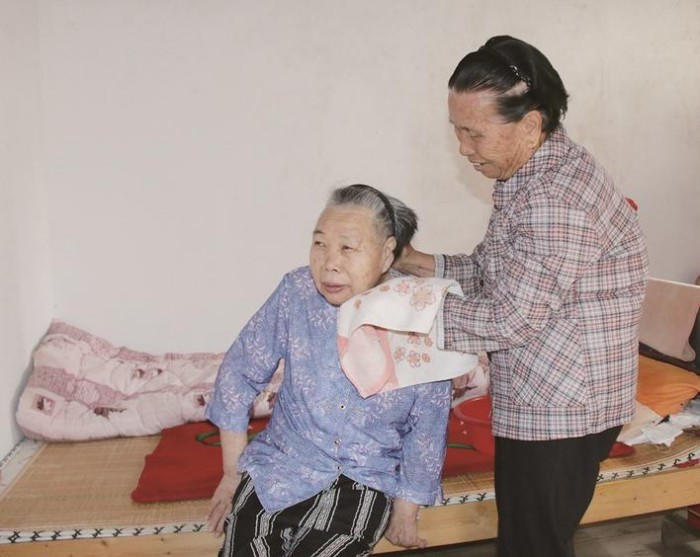 获得第九届全国道德模范提名奖，东山79岁阿婆郑明妹——为重残小姑撑起“母爱晴空”